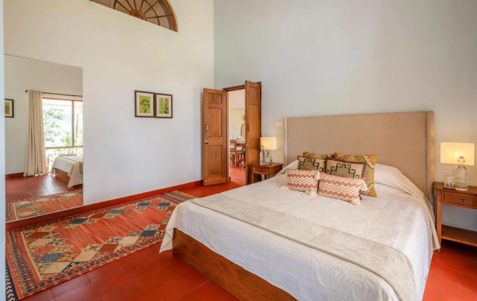 Luxurious Bedroom at Aberdeen, Coonoor - amã Stays & Trails 