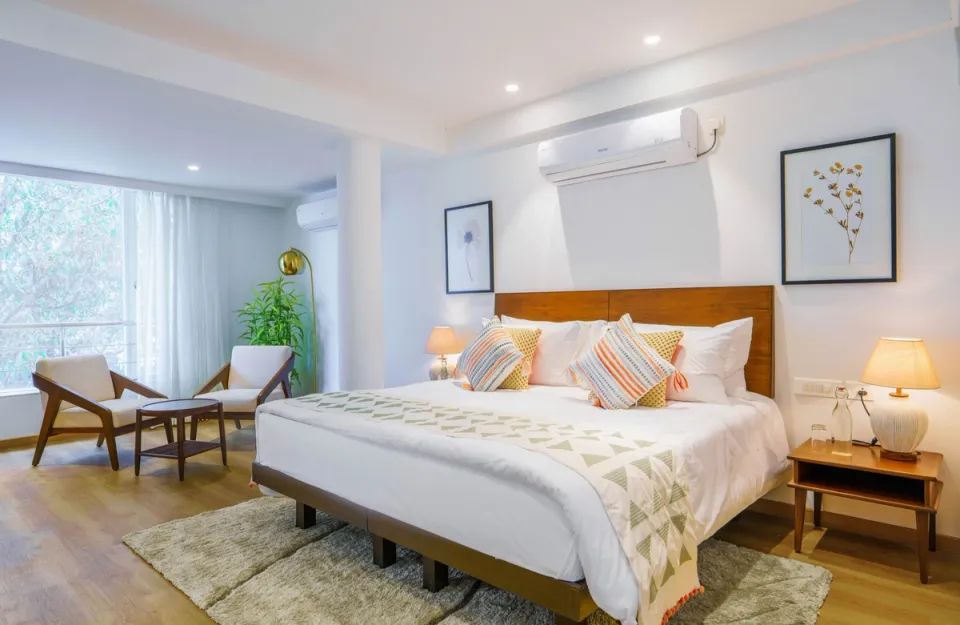 Spacious Bedroom at White House, Lonavala - amã Stays & Trails 