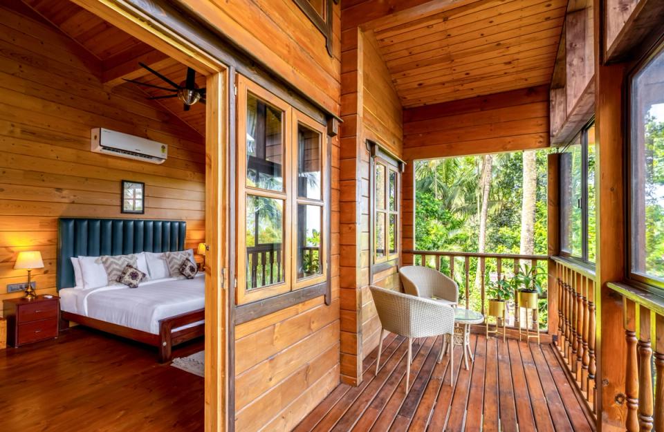 Bedroom With A Balcony At Heliconia Villa - amã Stays & Trails  