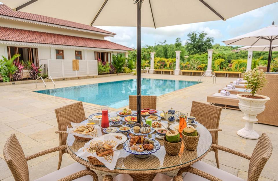 Breakfast By The Lawn - Luxe Experiences at Palmeira de Socorro