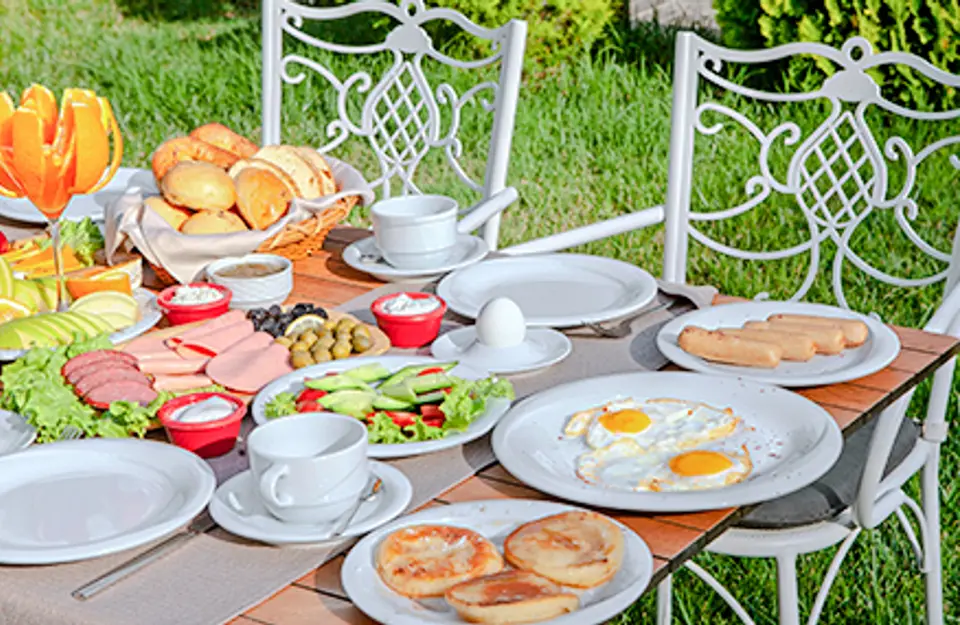 Breakfast By The Lawn - Luxury Experiences at Godhuli Timil, Naukuchiatal