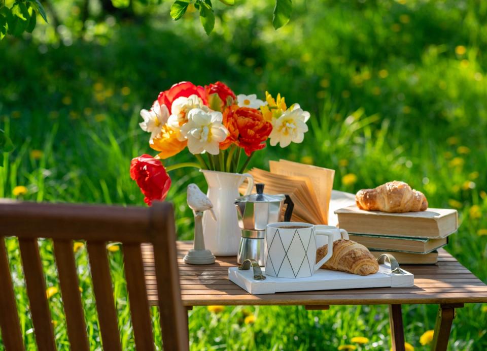 Breakfast By The Lawn - Experiences at Kadalaar Bungalow, amã Stays & Trails 