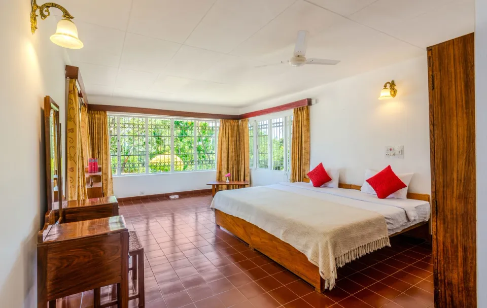 Spacious Bedroom at Pollibetta Bungalow, Coorg - amã Stays & Trails 