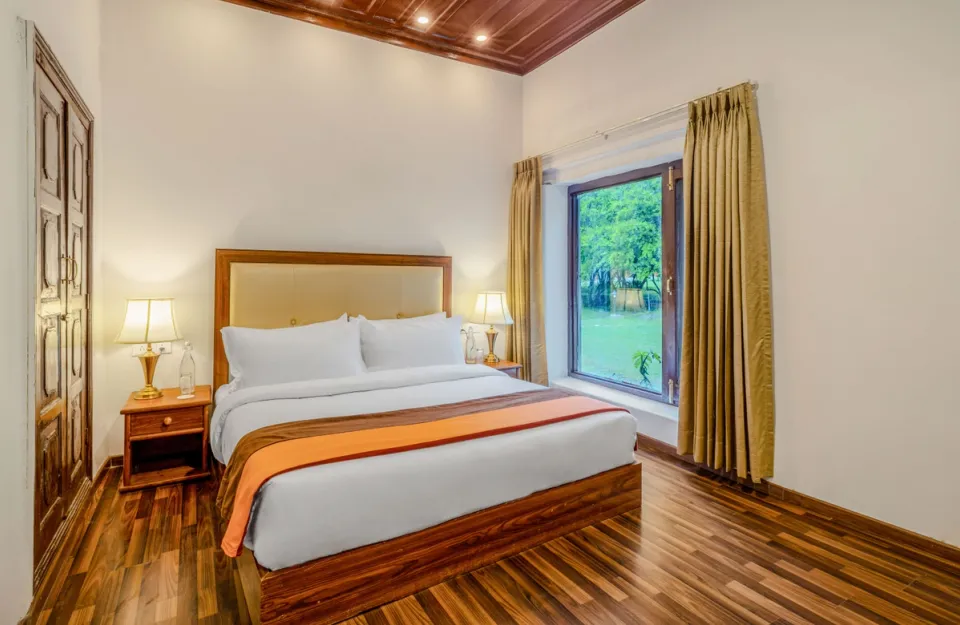 Luxury Bedroom at Ramgarh Heritage Villa - Accommodation in Manali