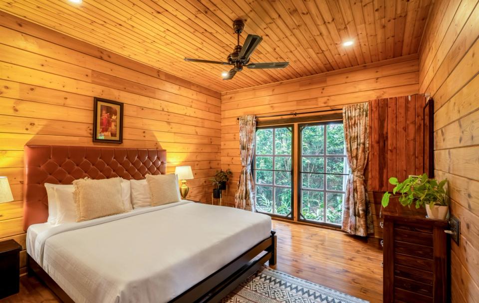 Elegant Bedroom At Heliconia Villa, Wayanad - amã Stays & Trails