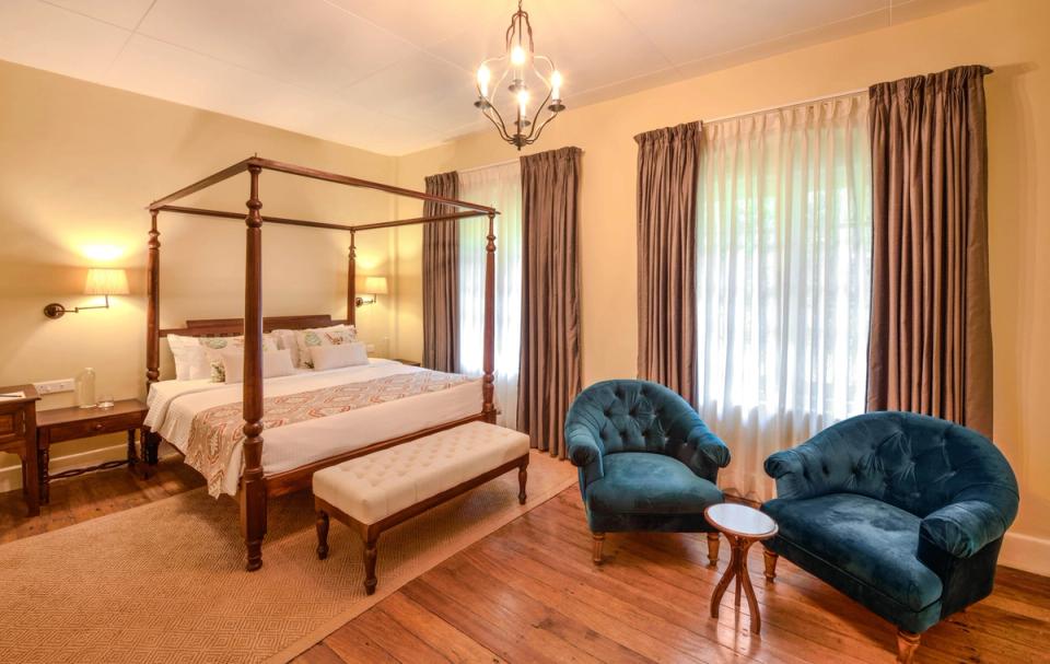 Luxury Bedroom at Sholamallay Bungalow - Stay In Munnar