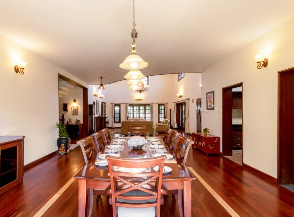 Luxury Dining Space at Kumara Villa, Kodaikanal - amã Stays & Trails 