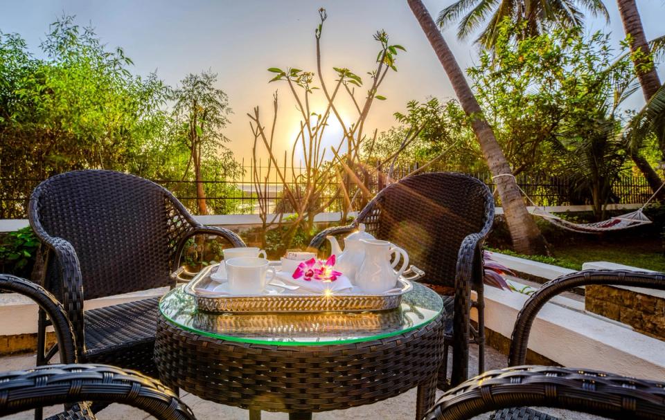 Outdoor Dining Space at Beach House - Homestay in Madh Island