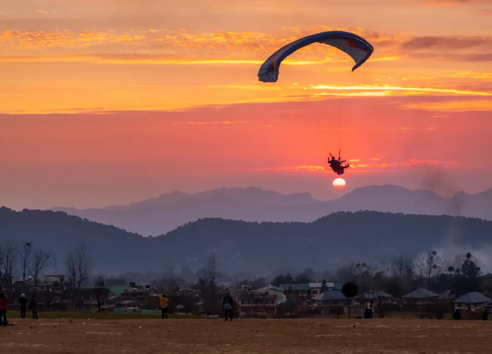 Paragliding - Must Have Experience in Naukuchiatal