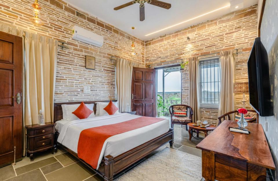 Luxe Bedroom at Moonstone - Homestay in Bhopal