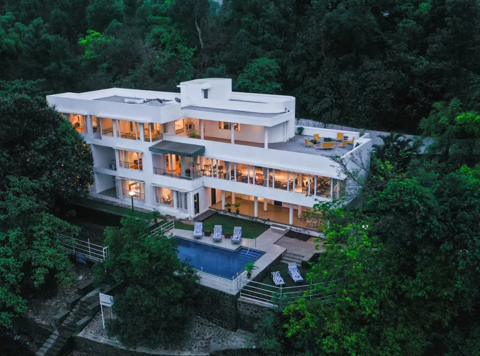 Villa In Lonavala - White House - amã Stays & Trails 