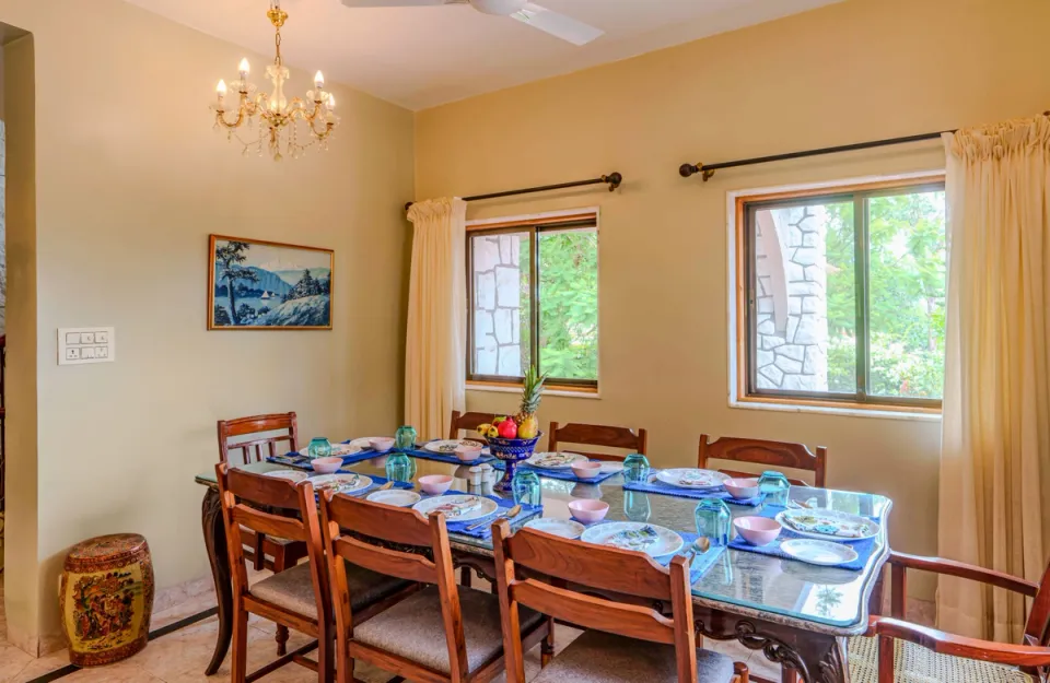 Luxury Dining Area at Dulwich Terrace - Villa in Panchgani