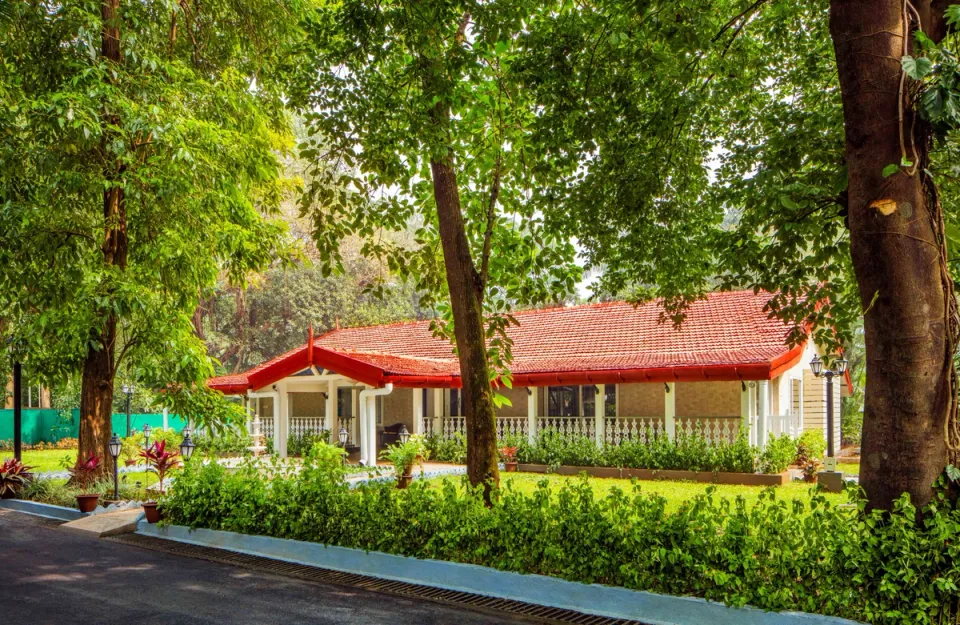 Entrance of Sluice House, Lonavala - amã Stays & Trails 