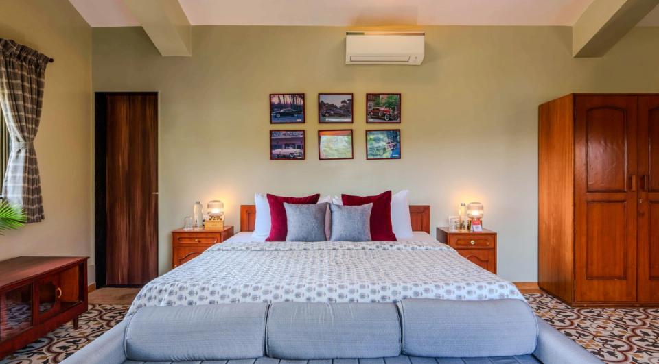 Elegant Bedroom at Dulwich Terrace - Accommodation in Panchgani