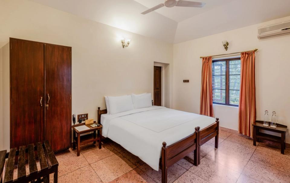 Luxury Bedroom at Surgi Bungalow, Coorg - amã Stays & Trails 