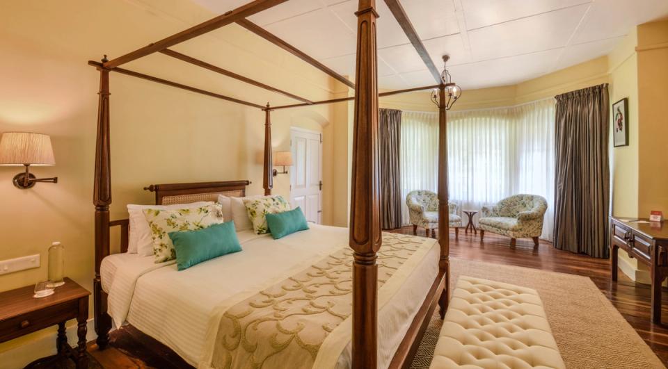 Spacious Bedroom at Sholamallay Bungalow, Munnar - amã Stays & Trails 