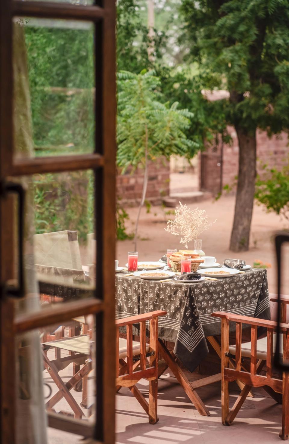 Breakfast By The Lawn - Experiences at Kothi Umednagar, Jodhpur 