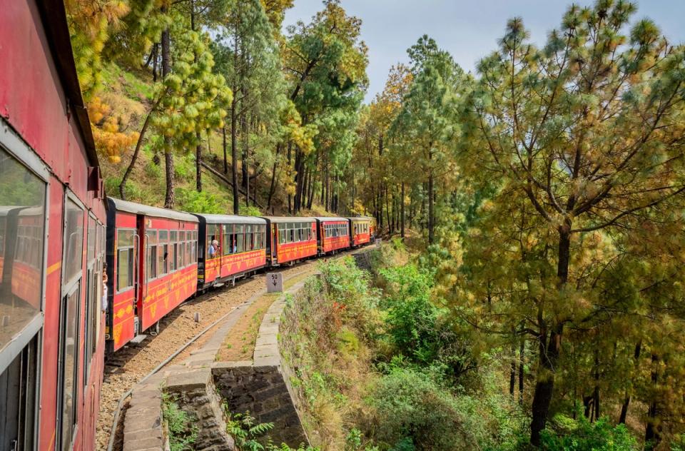 Riding The Toy Train - Shimla Experiences, amã Stays & Trails