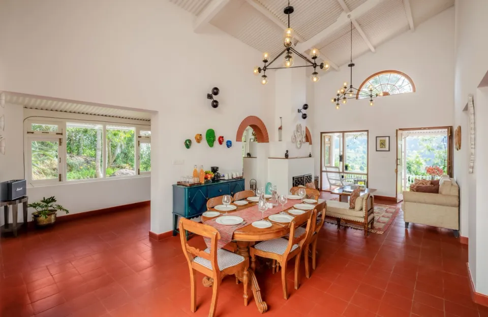 Luxurious Dining Space at Aberdeen - Homestay in Coonoor