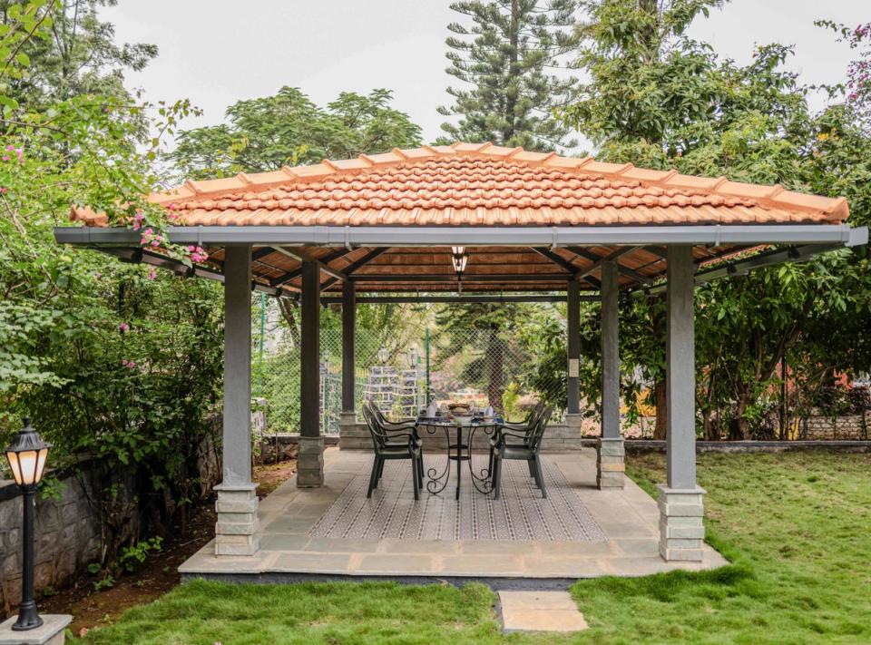 Outdoor Dining Space at Dulwich Park View, Panchgani