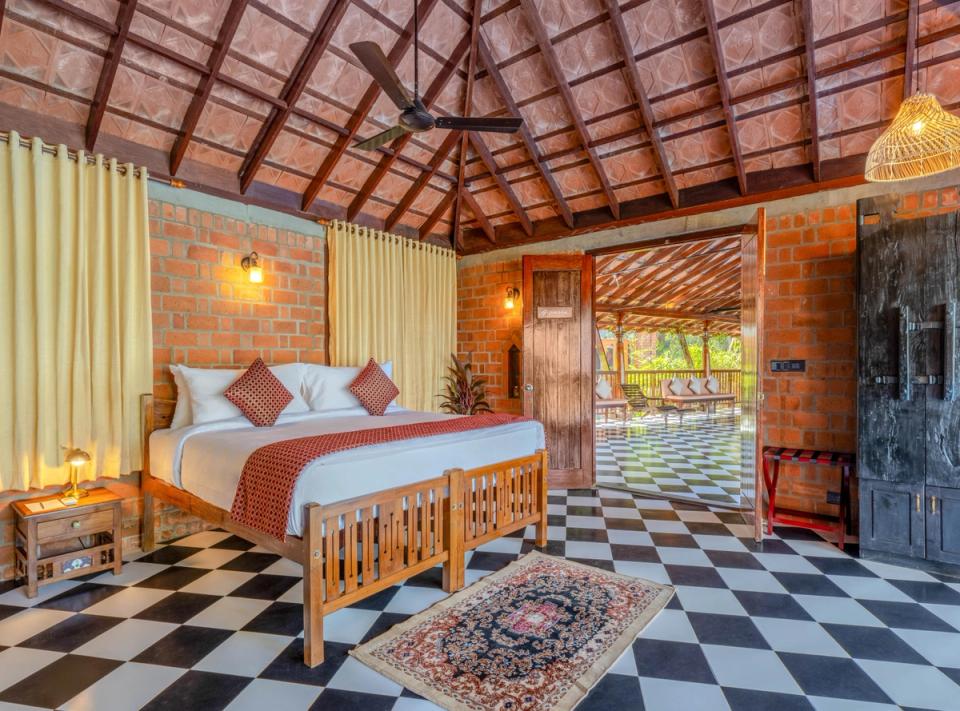 Luxury Bedroom at Lily Pad, Kumarakom - amã Stays & Trails