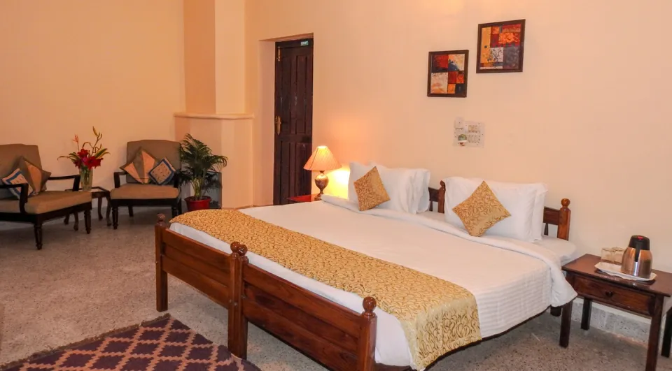 Luxury Bedroom at Glenlorna Bungalow - Accommodation in Coorg