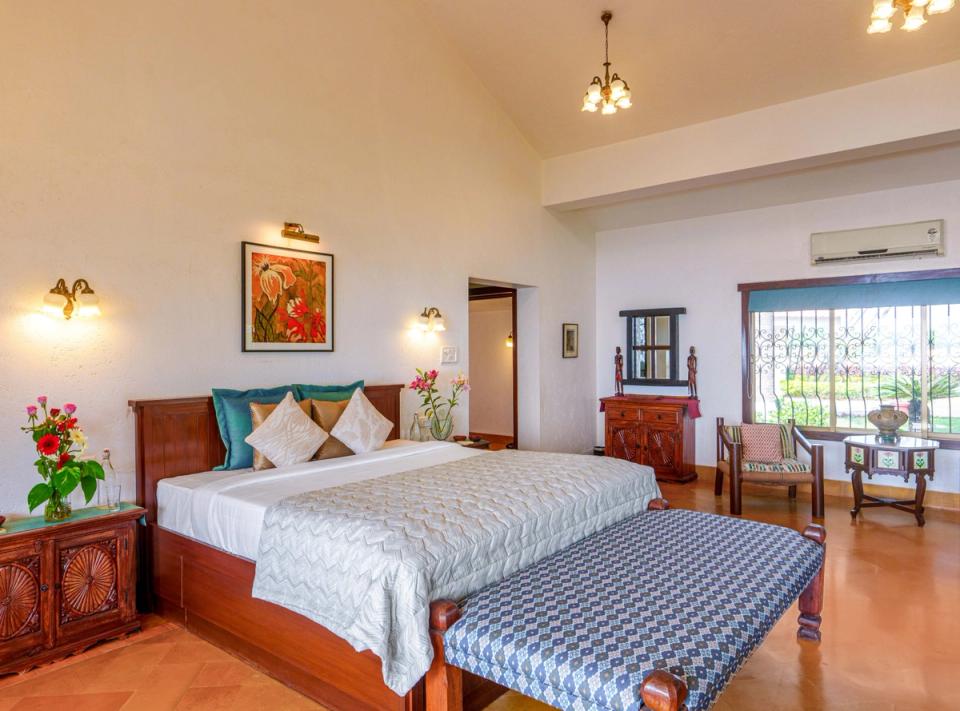 Luxury Bedroom at Whispering Heights, Lonavala - amã Stays & Trails