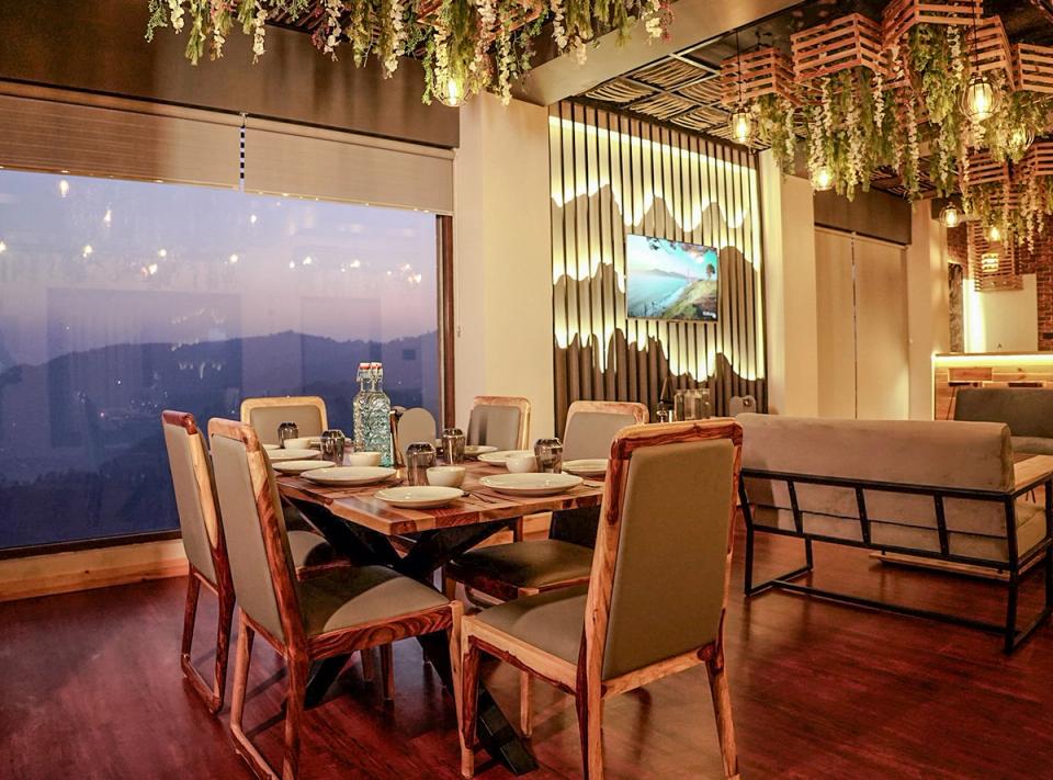 Dining Area at Whispering Pines, Bhimtal - amã Stays & Trails