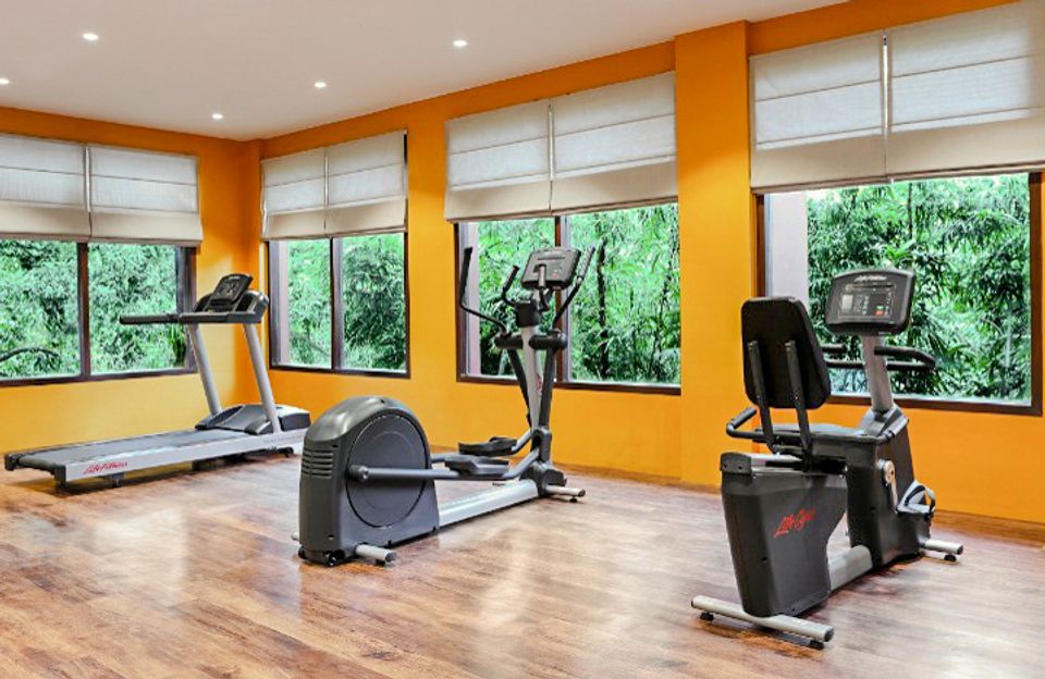 Luxe Gym Room at Godhuli Bhimal, Naukuchiatal - amã Stays & Trails