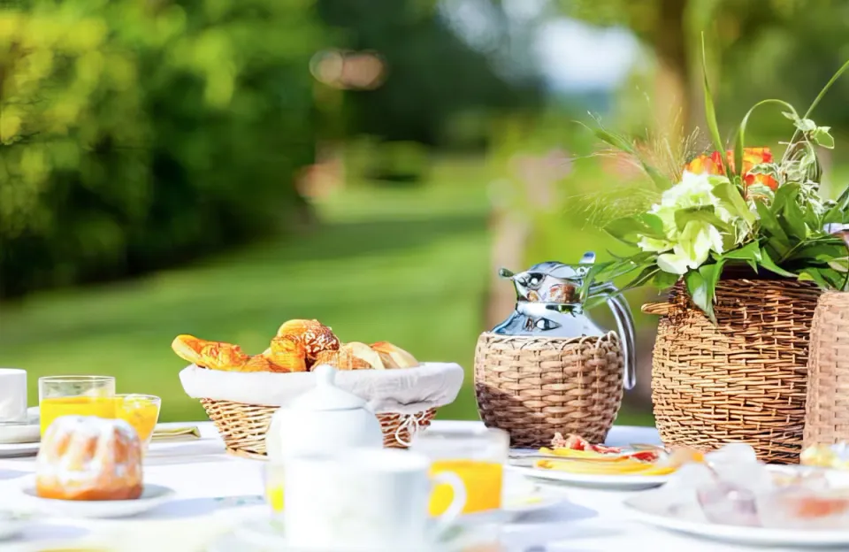 Breakfast By The Lawns - Luxury Experiences at Pathiramanal Villa, amã Stays & Trails 