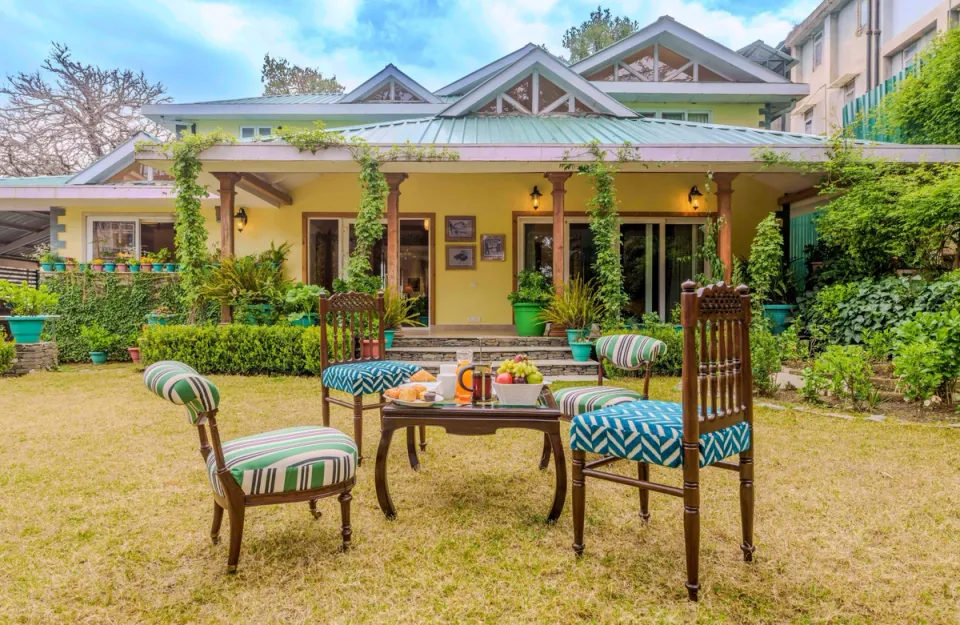 Breakfast by the Lawn at Raman Villa - amã Stays & Trails