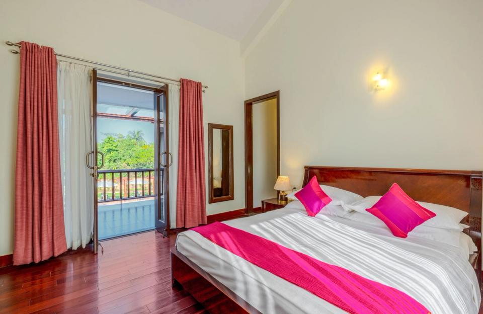 Luxury Bedroom At 25 Farm House - Accommodation in Kolkata