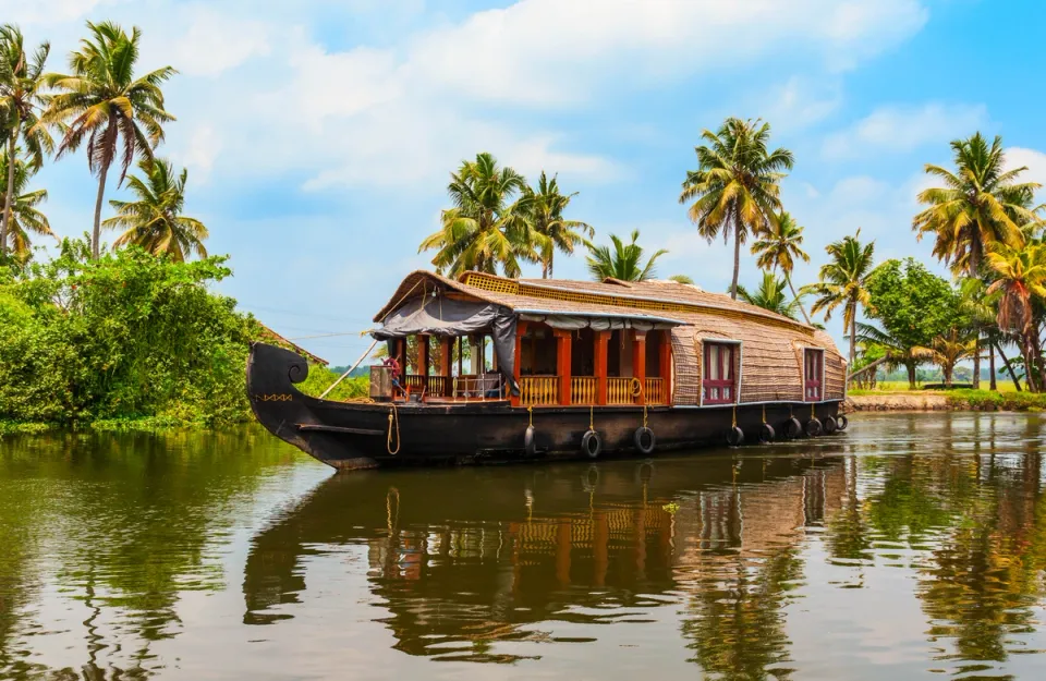 Alleppey City Tour - Places To Visit in Kumarakom, amã Stays & Trails