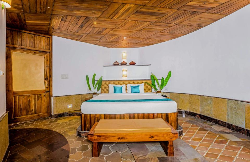 Elegant Bedroom At Eden Farms Sapphire - Goa Luxury Villa