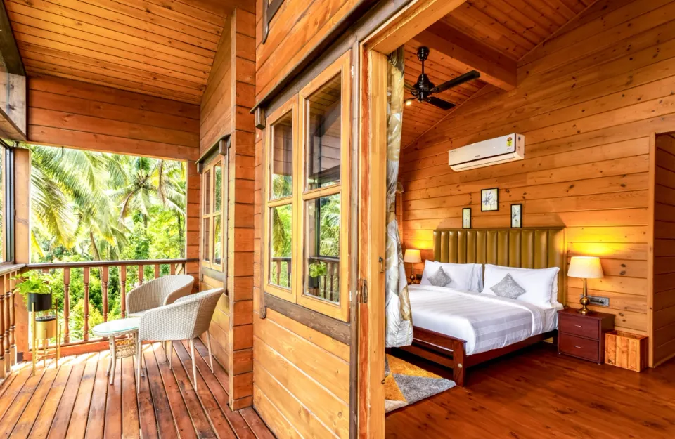 Elegant Bedroom With A Balcony At Heliconia Villa - amã Stays & Trails  