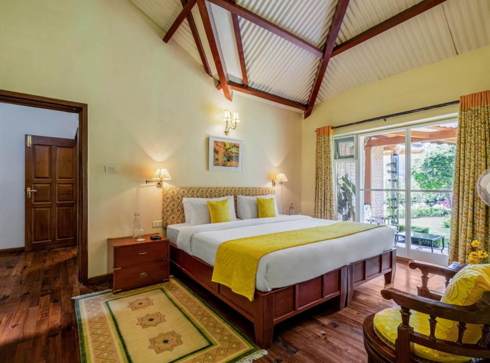 Luxury Bedroom at Raven's Nest, Kotagiri - amã Stays & Trails 