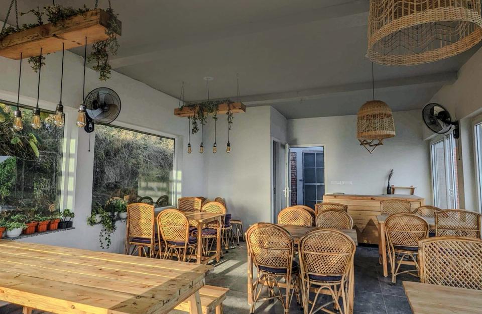 Dining Space at Godhuli Timil - Luxury Villa in Naukuchiatal