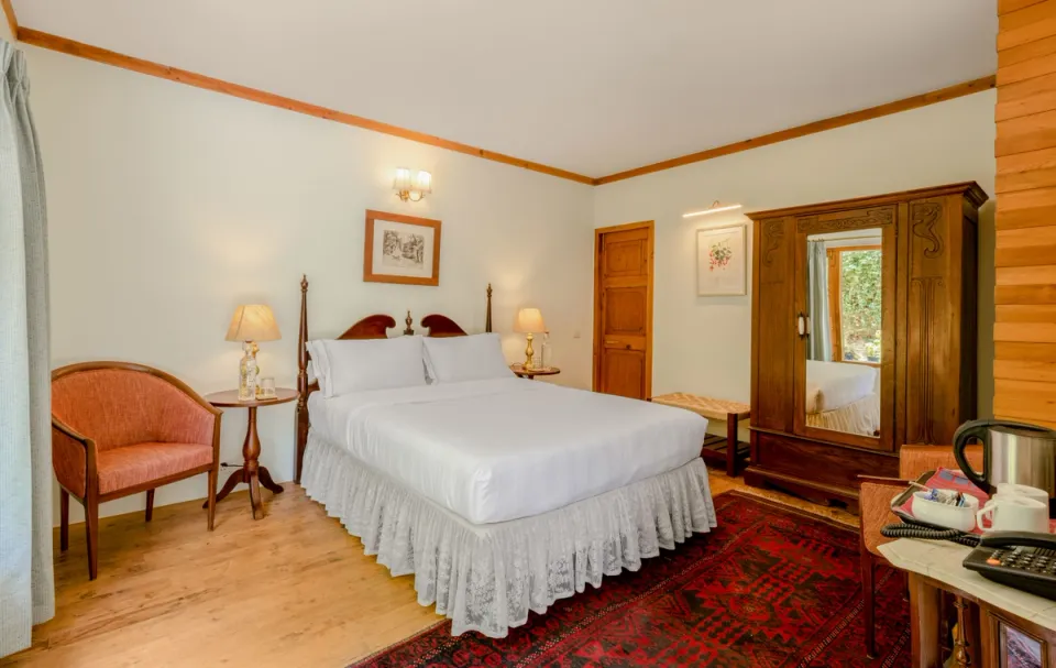 Elegant Bedroom at Ballyhack Cottage, Shimla - amã Stays & Trails