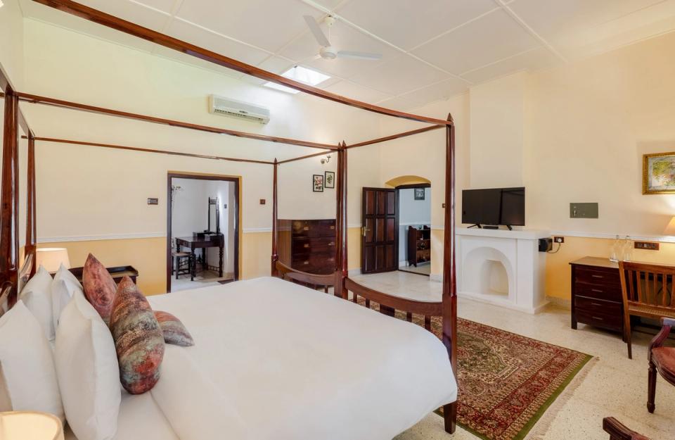 Elegant Bedroom at Woshully Bungalow - Accommodation in Coorg