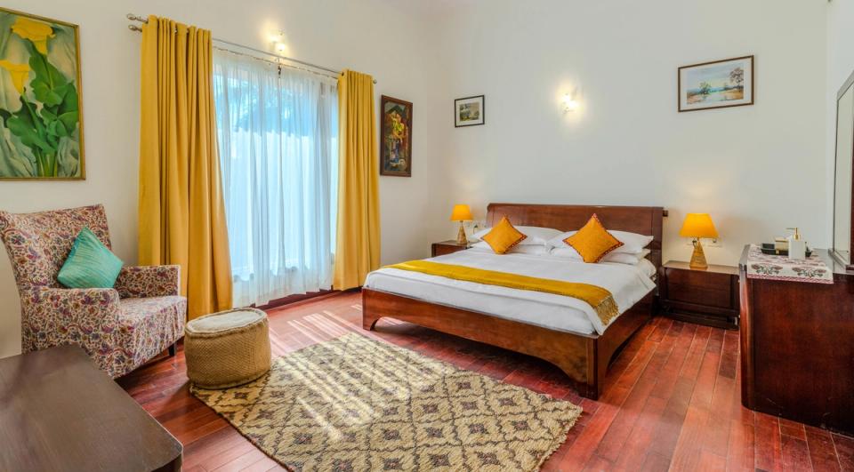 Stunning Bedroom at 25 Farm House, Kolkata - amã Stays & Trails