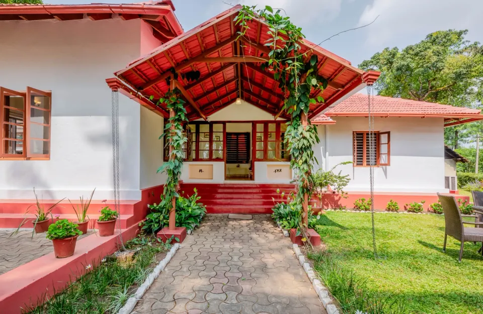 Entrance of Surgi Bungalow, Coorg - amã Stays & Trails 