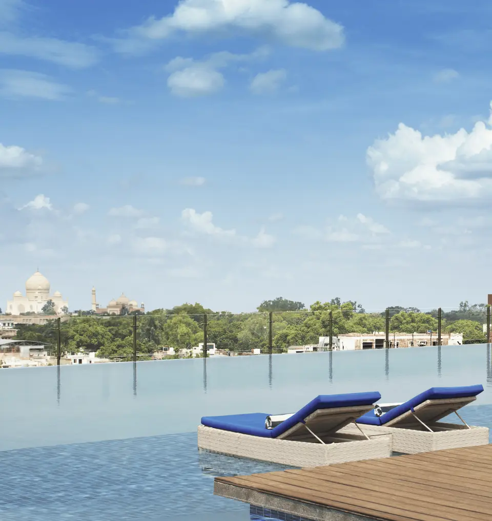 Infinity Pool at Taj Hotel & Convention Centre, Agra