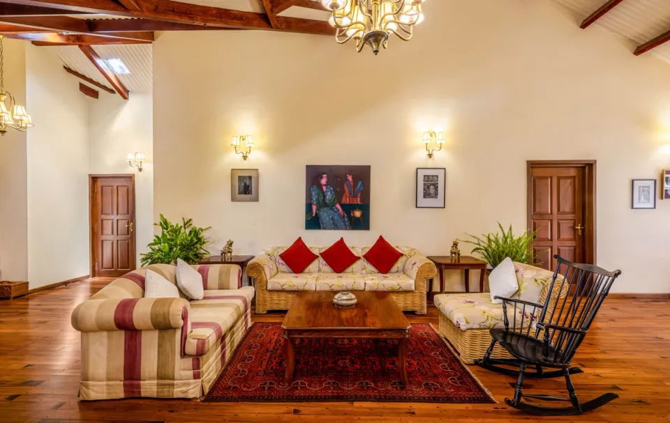 Stunning Living Space at Raven's Nest, Kotagiri - amã Stays & Trails 