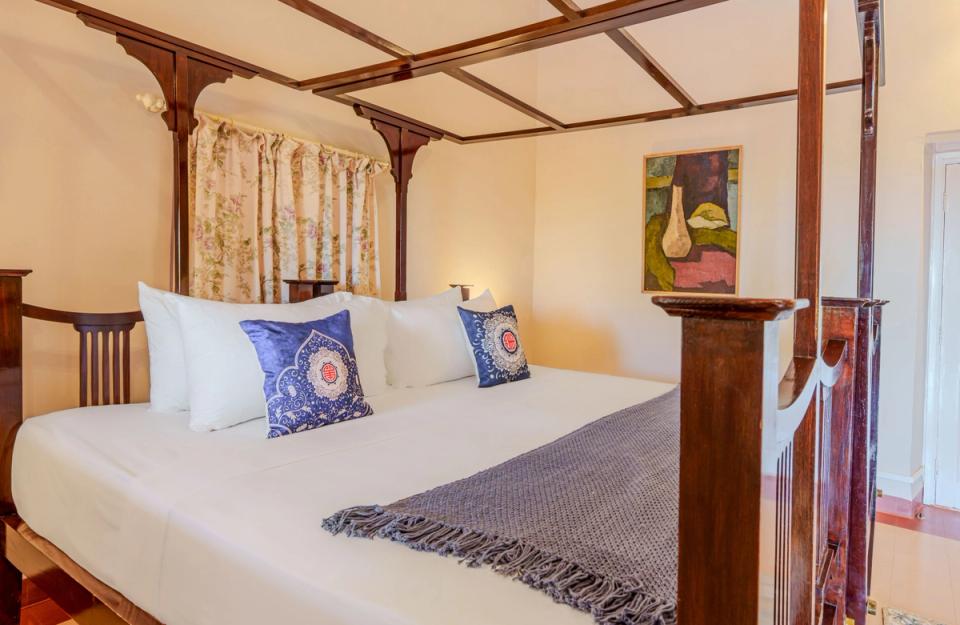 Stylish Bedroom at Dingley Dell - Accommodation in Mahabaleshwar