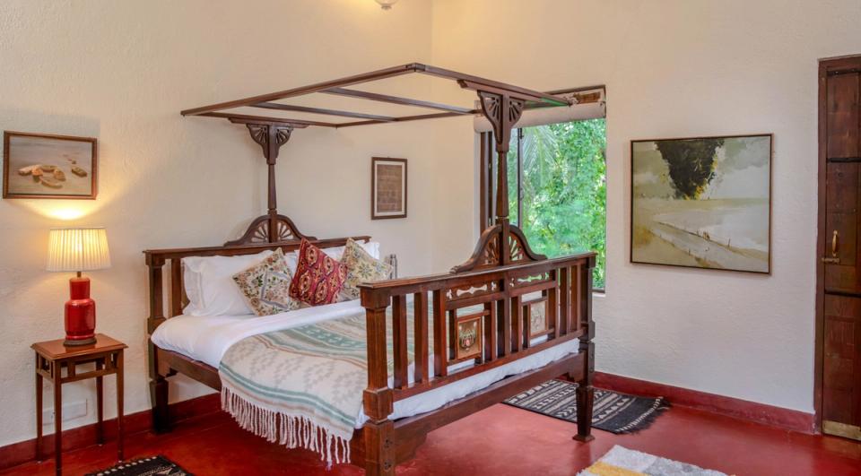 Luxury Bedroom at Asanji Wadi - Homestay in Alibag