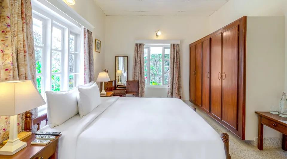 Luxurious Bedroom at Taneerhulla Cottage, Coorg- amã Stays & Trails 