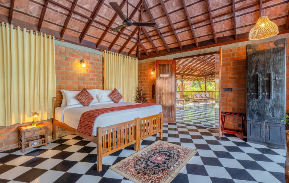 Elegant Bedroom at Lily Pad, Kumarakom - amã Stays & Trails