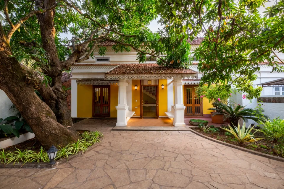 Welcoming Entrance of Chikoo Villa, Goa, - amã Stays & Trails