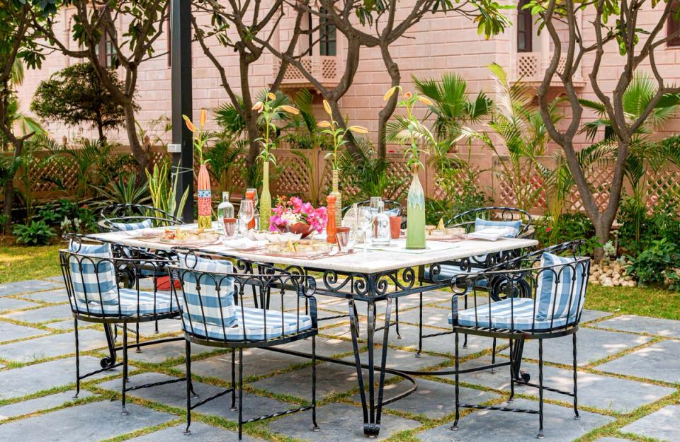 Elegant Outdoor Dining at Rang Mahal, amã Stays & Trails