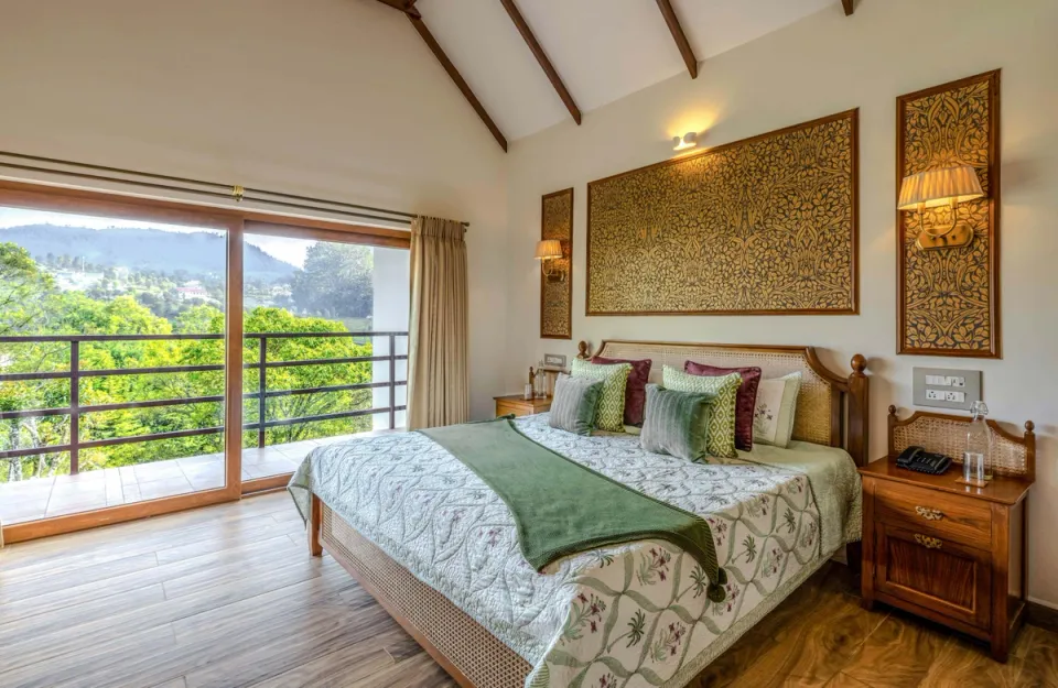 Luxury Bedroom With a Serene View at Werifesteria, Coonoor